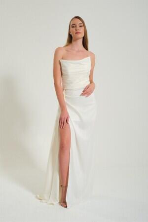 Ecru Slit Satin Evening Dress for Outdoor Shooting - 2