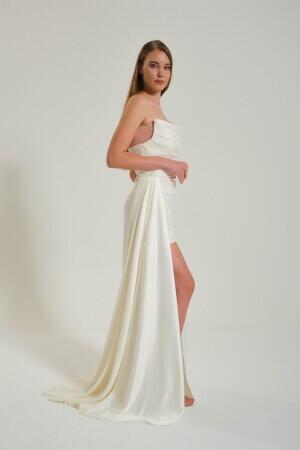 Ecru Slit Satin Evening Dress for Outdoor Shooting - 4